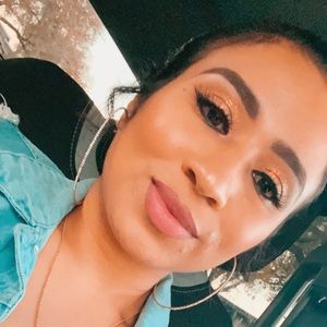 Meet your Posher, Lesly
